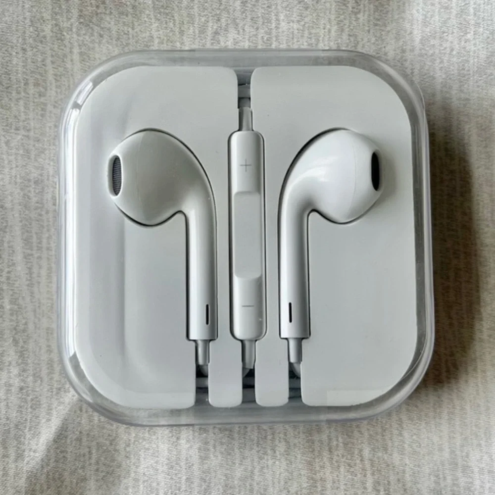 Apple earbuds